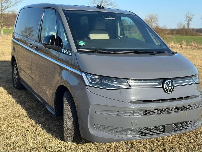 Gebraucht VW Multivan Pro 150 PS (110 kW) 2025 Grau Van