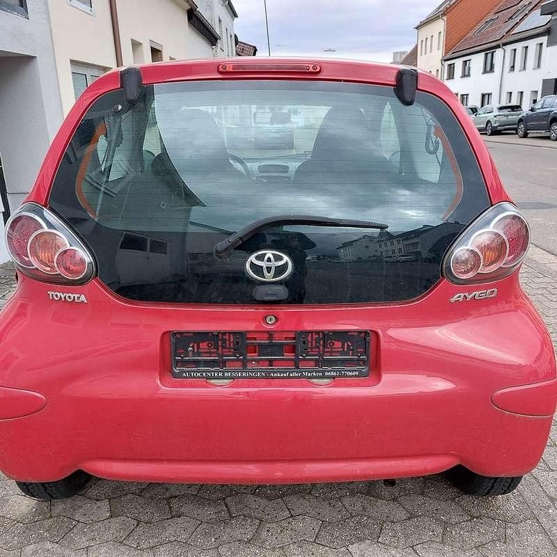 Gebraucht Toyota Aygo 68 PS (50 kW) 2010 Rot Kleinwagen
