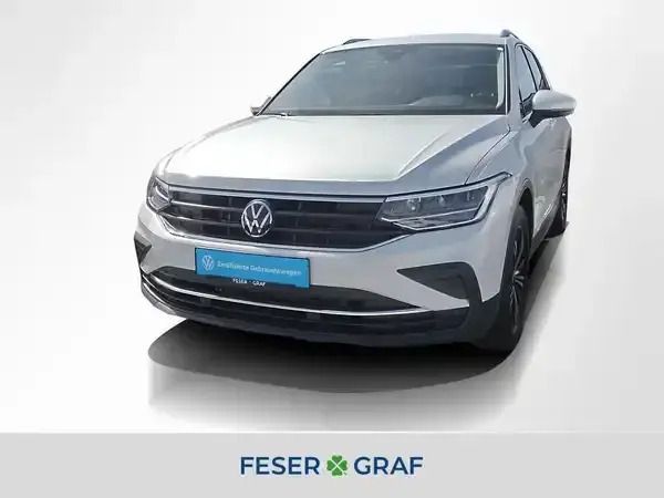 Oryxweiß perlmutteffekt Gebraucht 2023 VW Tiguan Life SUV | 26.880 € (Superpreis) - Bild 1/2
