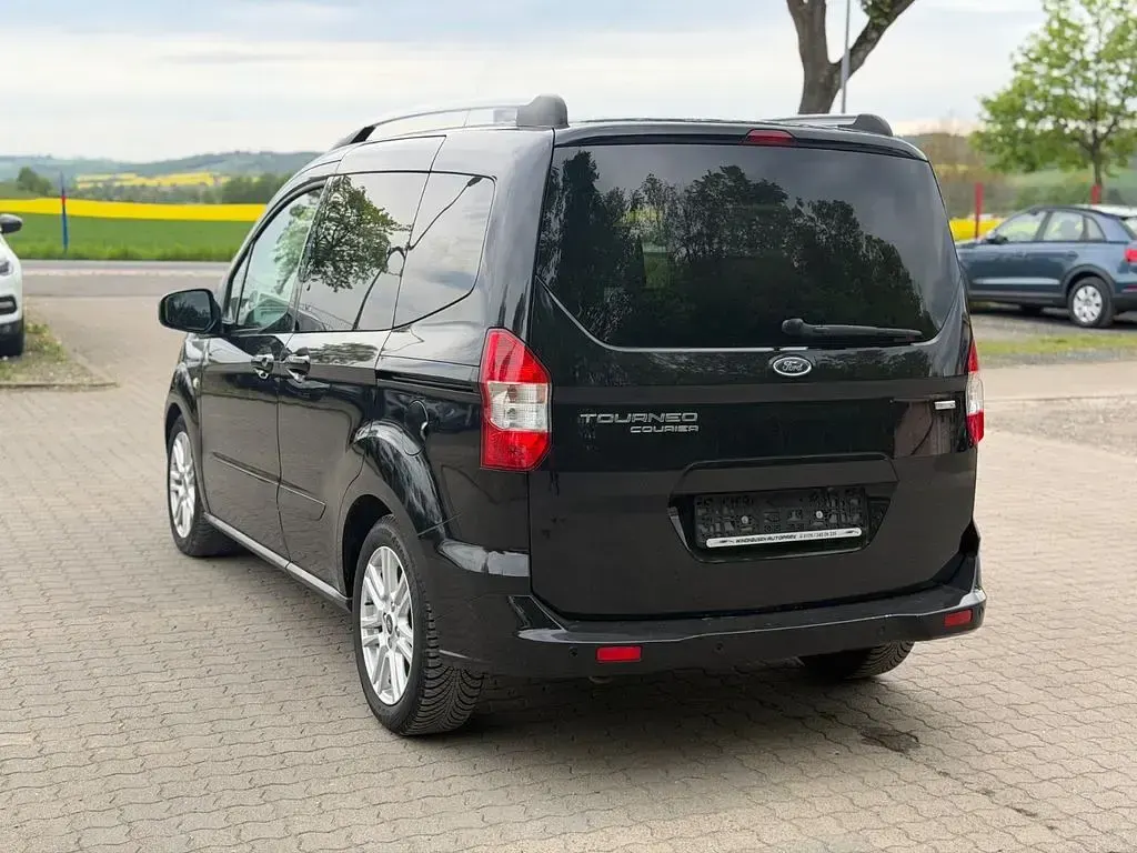 Gebraucht Ford Tourneo Courier 101 PS (74 kW) 2018 Schwarz Van / Kleinbus