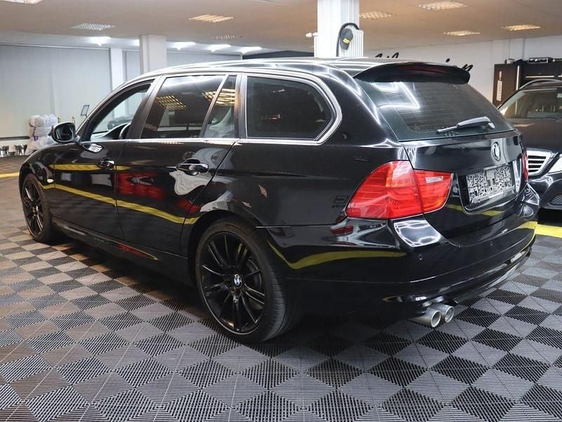 Gebraucht BMW 330 245 PS (180 kW) 2011 Schwarz Kombi