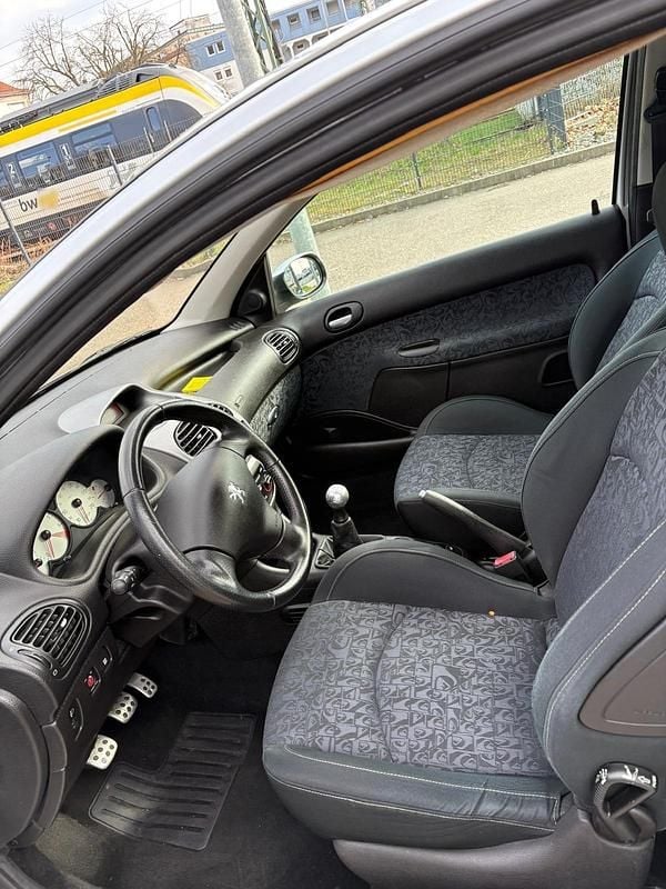 Gebraucht Peugeot 206 88 PS (64 kW) 2004 Silber Kleinwagen