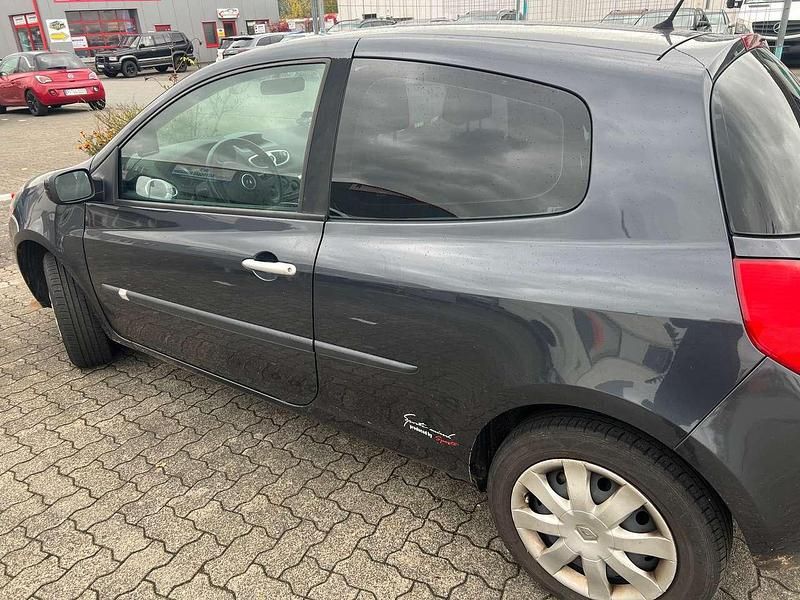 Gebraucht Renault Clio II Dynamique 132 PS (97 kW) 2006 Limousine