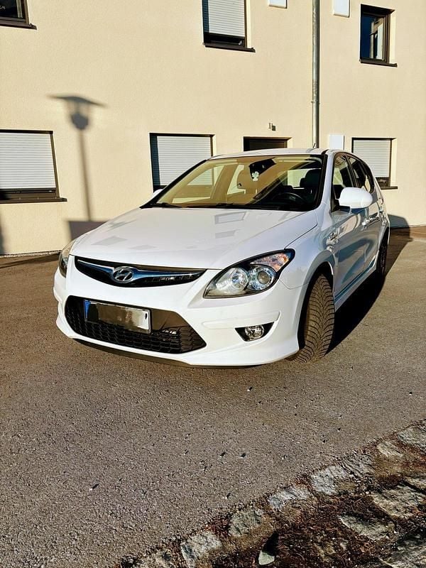 Gebraucht Hyundai i30 128 PS (94 kW) 2012 Weiß Limousine