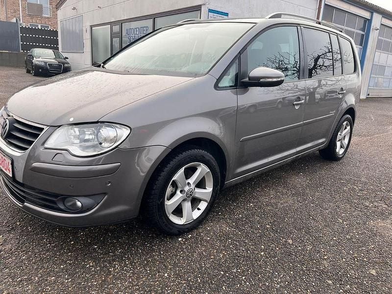 Grau Gebraucht 2010 VW Touran Freestyle Van / Kleinbus | 2.550 € (Superpreis) - Bild 1/4