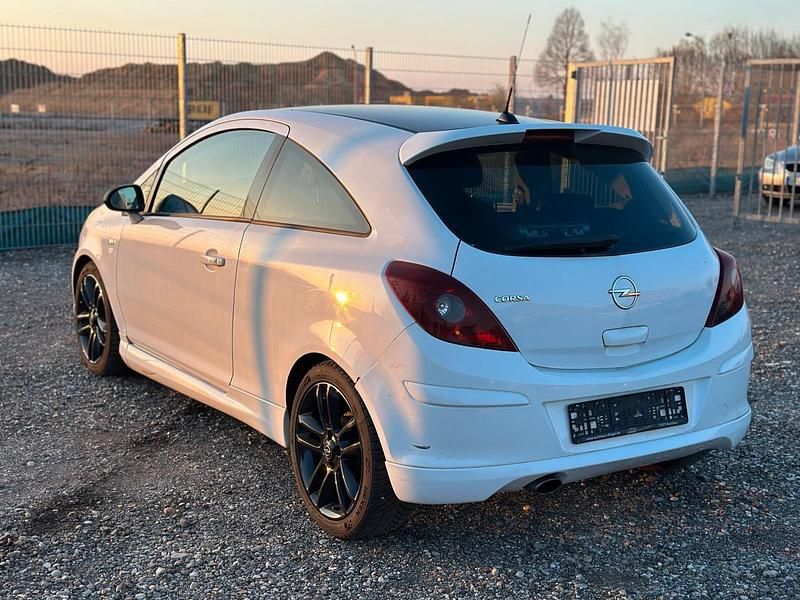 Gebraucht Opel Corsa Edition 80 PS (58 kW) 2009 Weiß Kleinwagen