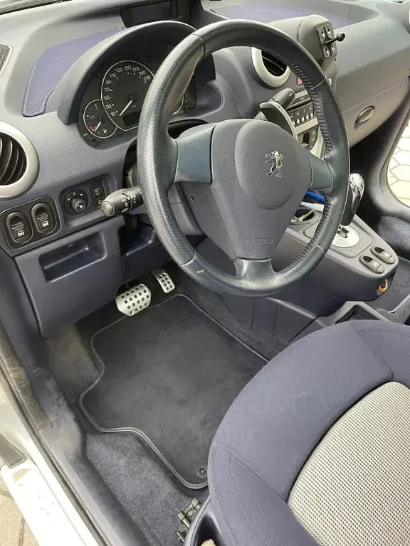 Gebraucht Peugeot 1007 Premium 109 PS (80 kW) 2009 Silber Van / Kleinbus