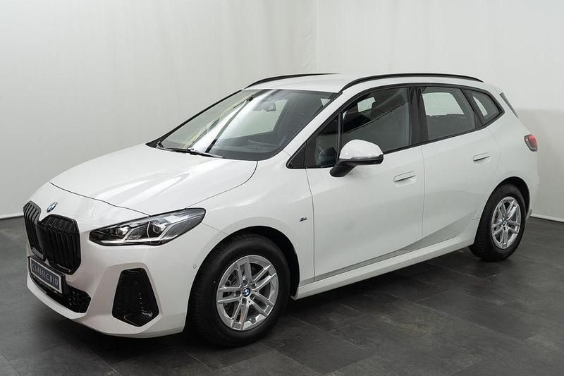 Weiß Gebraucht 2024 BMW 220 Active Tourer M Sport Van / Kleinbus | 32.000 € (Fairer Preis) - Bild 1/4