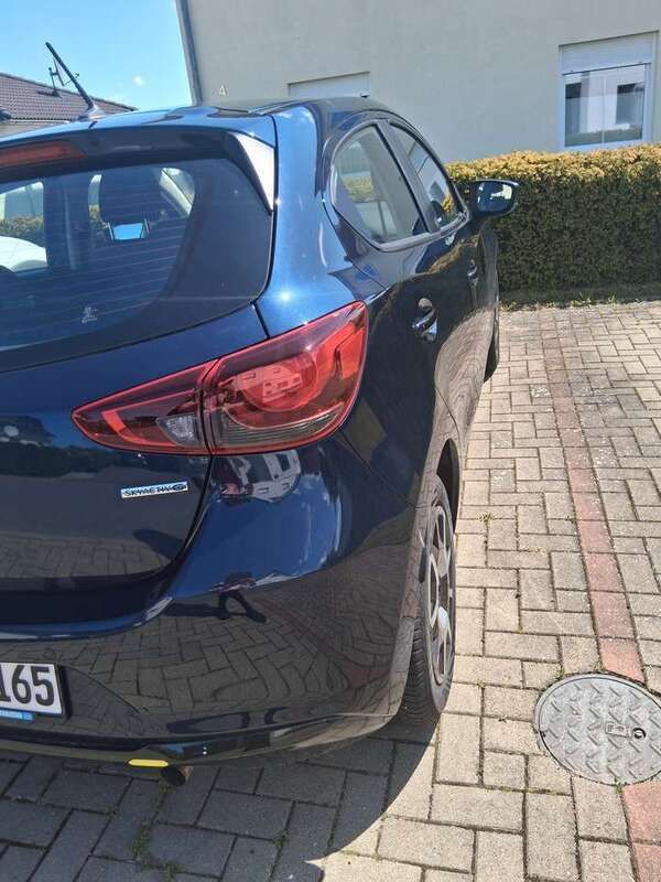 Blau Gebraucht 2024 Mazda 2 Center-Line Limousine | 18.800 € (Fairer Preis) - Bild 1/4