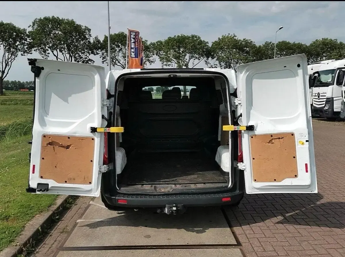 Gebraucht Ford Transit 111 PS (81 kW) 2018 Weiß Van / Kleinbus