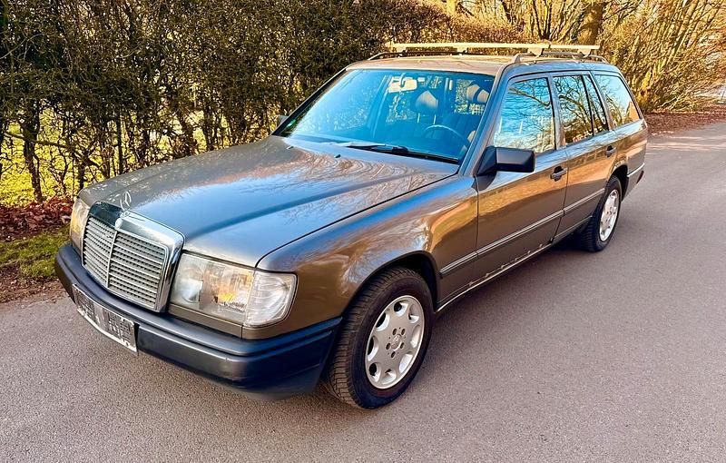 Gebraucht Mercedes E230 136 PS (100 kW) 1989 Grau Kombi