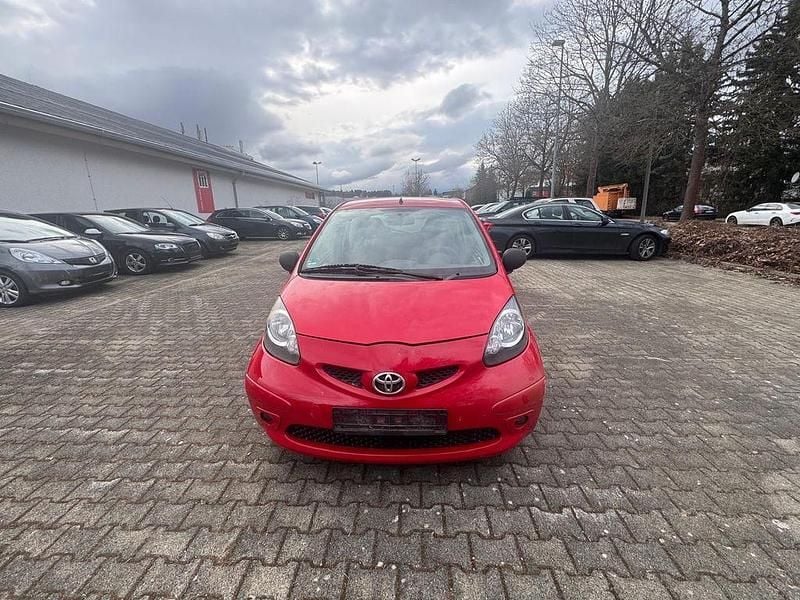 Gebraucht Toyota Aygo Basis 68 PS (50 kW) 2010 Rot Kleinwagen