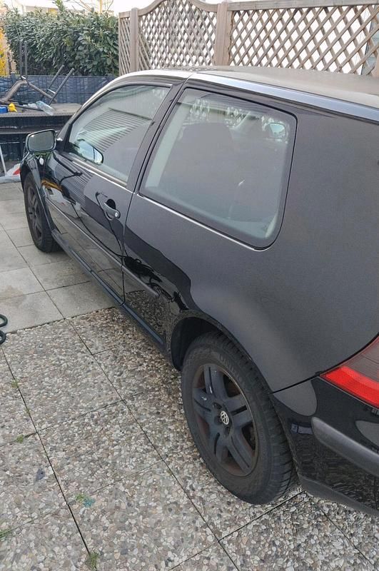 Gebraucht VW Golf IV 75 PS (55 kW) 2002 Schwarz Kleinwagen