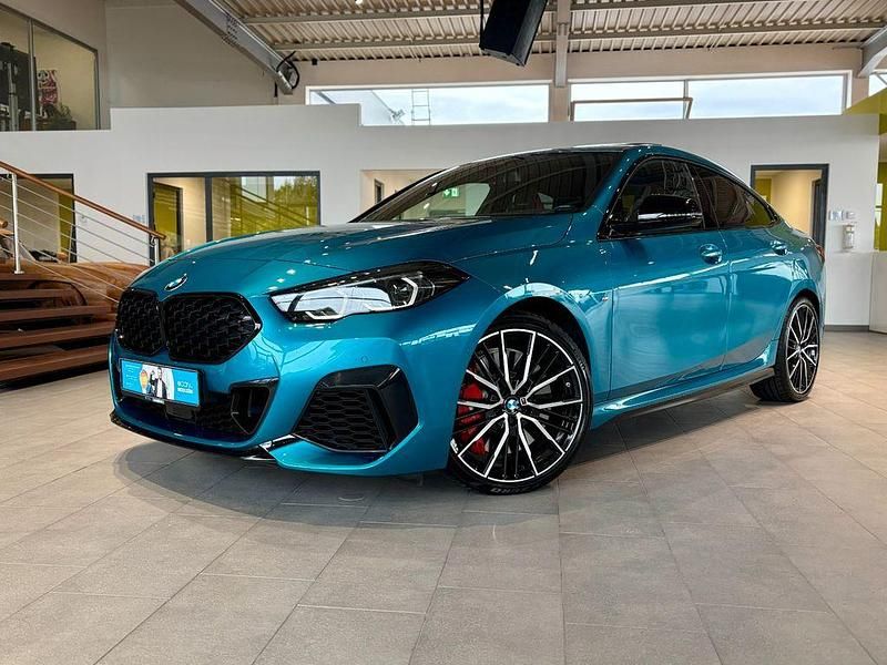 Blau Gebraucht 2023 BMW M235 Performance Limousine | 37.995 € (Fairer Preis) - Bild 1/4