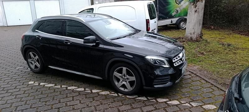 Gebraucht Mercedes GLA220 177 PS (130 kW) 2018 Schwarz SUV
