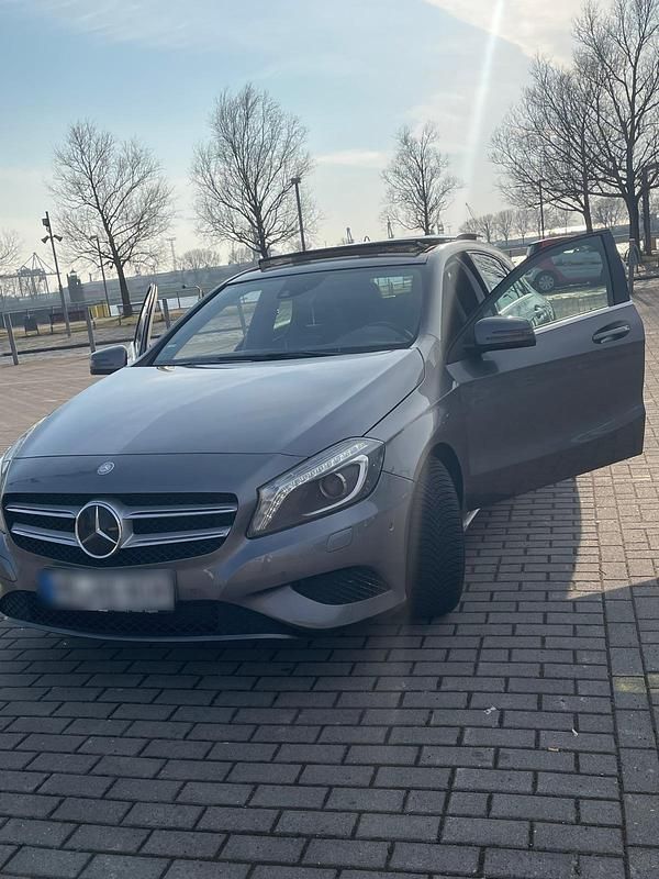 Gebraucht Mercedes A200 136 PS (100 kW) 2012 Grau Limousine