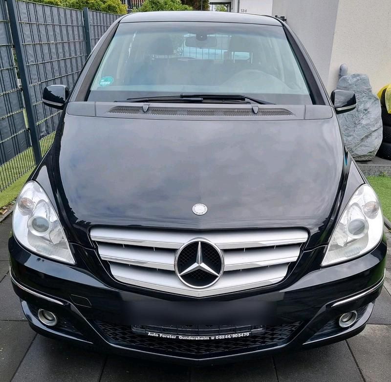 Schwarz Gebraucht 2010 Mercedes B180 Van / Kleinbus | 4.150 € (Guter Preis) - Bild 1/4