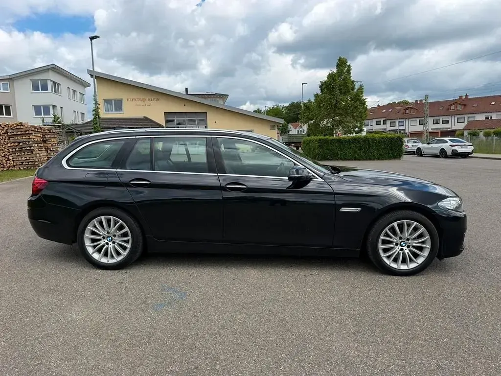 Gebraucht BMW 525 Comfort Edition 218 PS (160 kW) 2014 Saphirschwarz Kombi