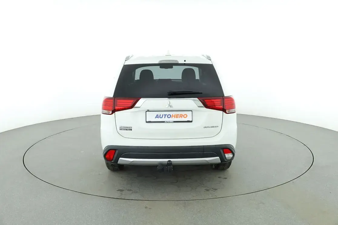 Gebraucht Mitsubishi Outlander Edition 150 PS (110 kW) 2017 Weiß SUV