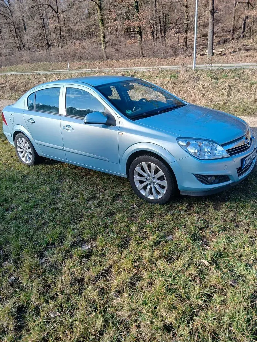 Gebraucht Opel Astra Edition 116 PS (85 kW) 2010 Blau Limousine