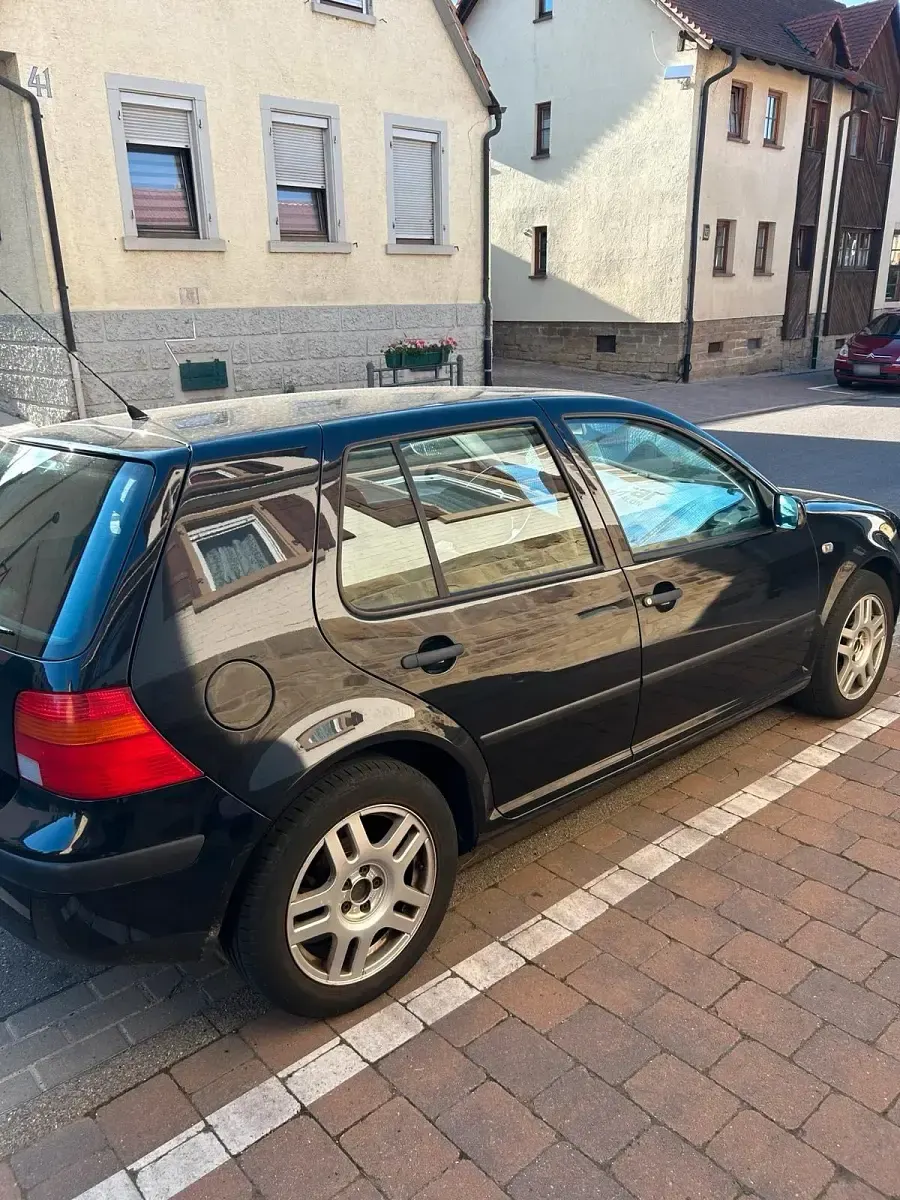 Gebraucht VW Golf IV 75 PS (55 kW) 2000 Schwarz Kleinwagen