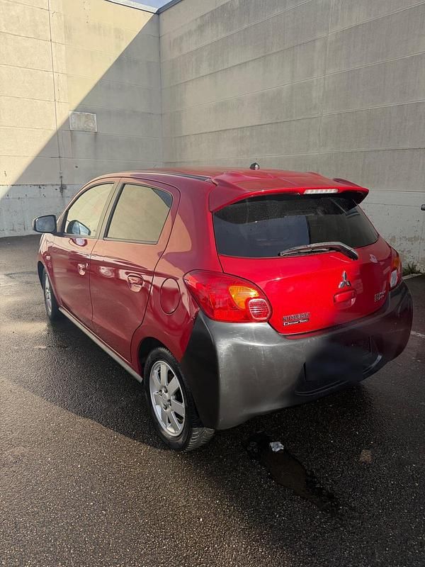 Gebraucht Mitsubishi Space Star 80 PS (58 kW) 2014 Rot Van / Kleinbus