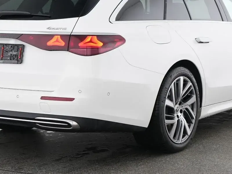 Gebraucht Mercedes E300 Avantgarde 313 PS (230 kW) 2025 Weiß Limousine