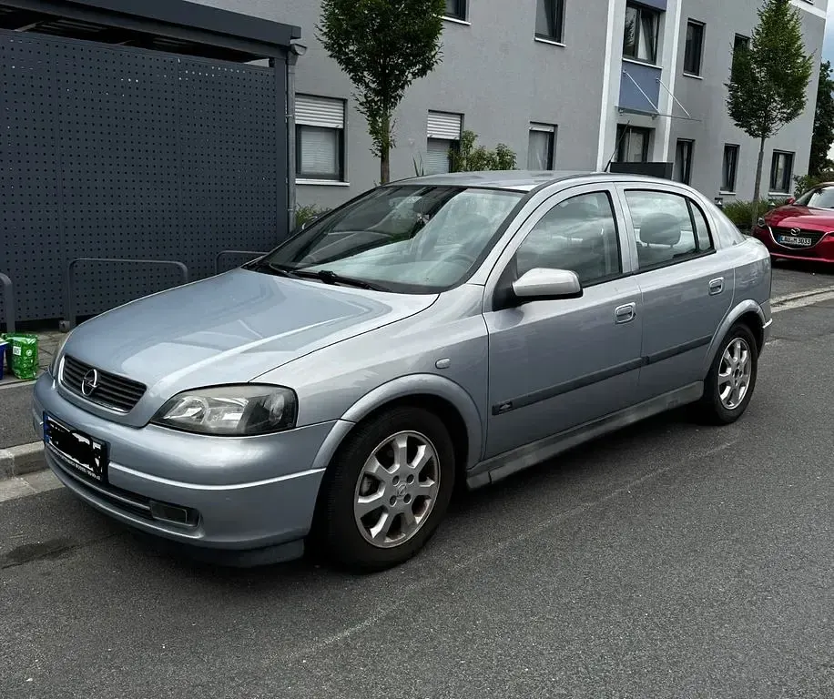 Gebraucht Opel Astra 101 PS (74 kW) 2002 Silber Limousine