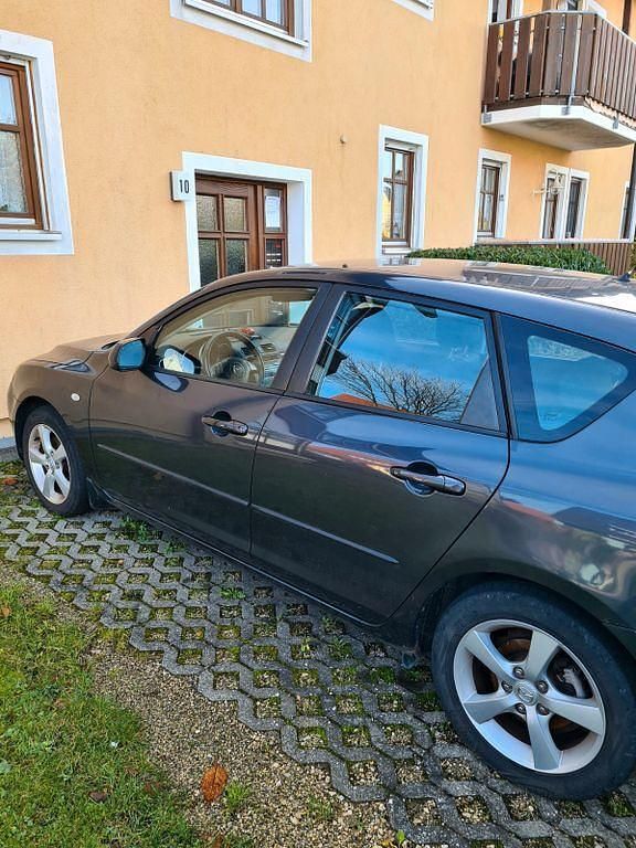 Grau Gebraucht 2008 Mazda 3 Prime-Line Limousine | 2.000 € (Fairer Preis) - Bild 1/2