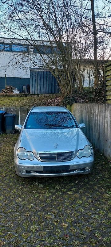 Gebraucht Mercedes 220 143 PS (105 kW) 2002 Silber Kombi