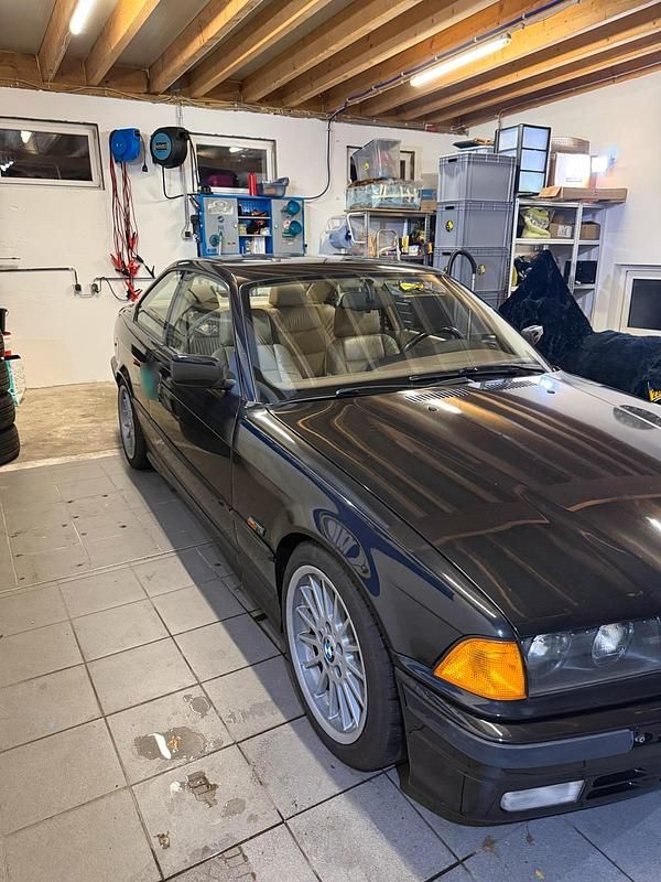 Gebraucht BMW 328 193 PS (141 kW) 1996 Schwarz Coupé