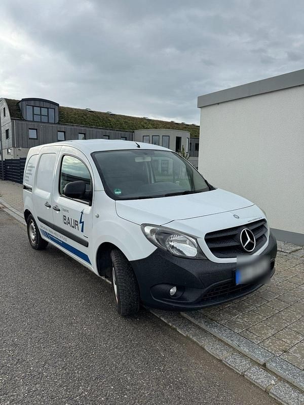 Weiß Gebraucht 2017 Mercedes Citan 109 Van / Kleinbus | 7.800 € (Fairer Preis) - Bild 1/4