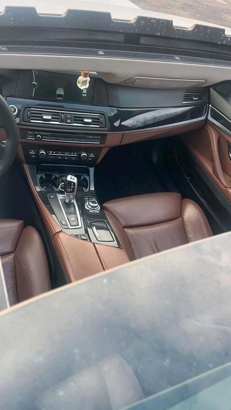 Gebraucht BMW 530 258 PS (189 kW) 2011 Weiß Limousine