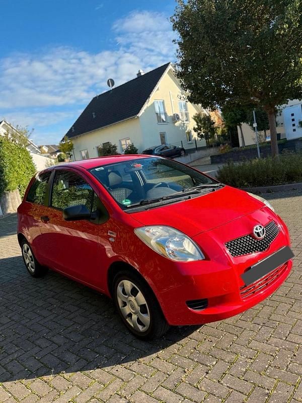 Rot Gebraucht 2007 Toyota Yaris Kleinwagen | 1.980 € (Fairer Preis) - Bild 1/4