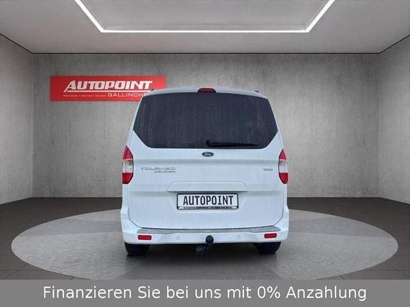 Gebraucht Ford Tourneo Courier Titanium 101 PS (74 kW) 2018 Weiß Van / Kleinbus