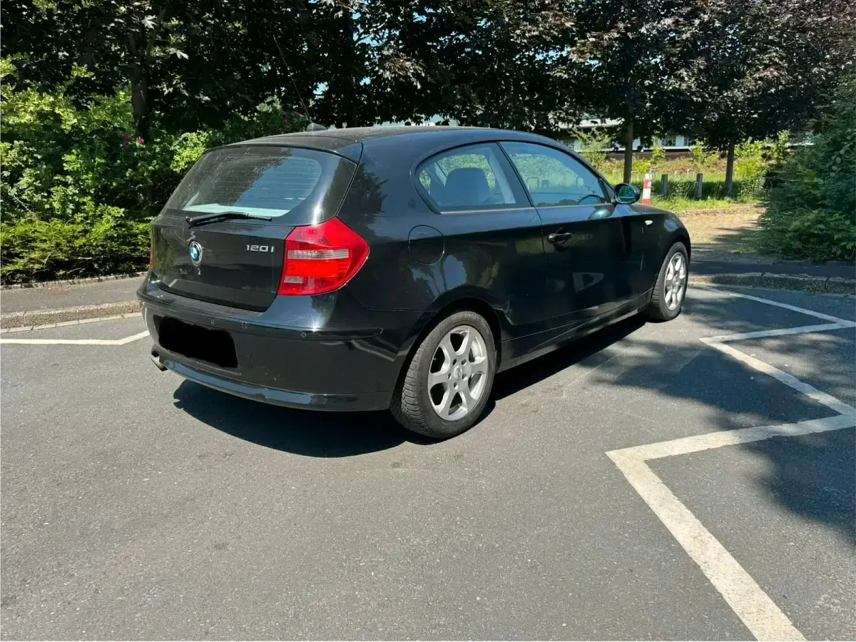 Gebraucht BMW 120 170 PS (125 kW) 2008 Schwarz Kleinwagen