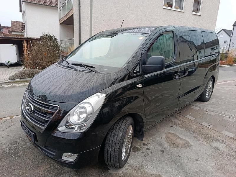 Schwarz Gebraucht 2012 Hyundai H-1 Van / Kleinbus | 15.200 € (Teuer) - Bild 1/4