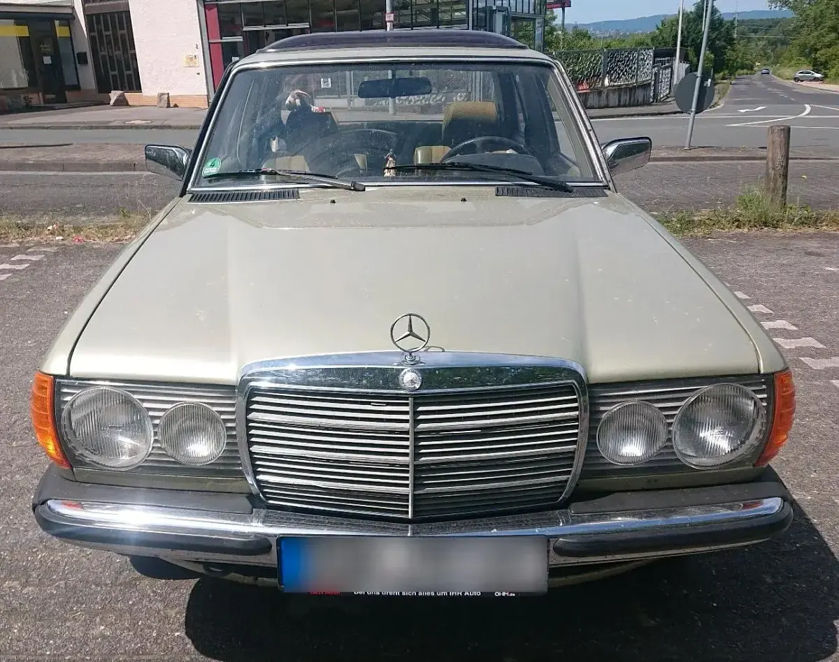 Gebraucht Mercedes 200 109 PS (80 kW) 1982 Grün Limousine