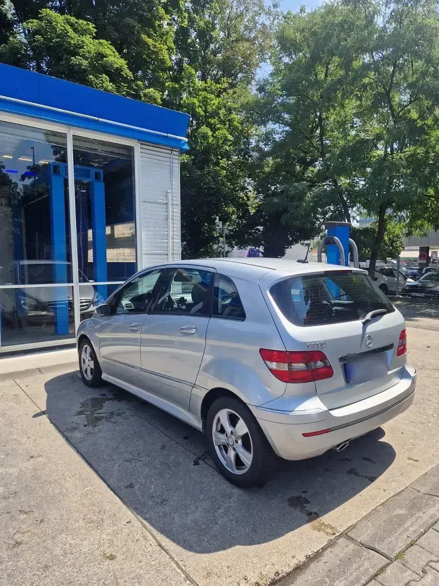 Gebraucht Mercedes B200 136 PS (100 kW) 2008 Silber Van / Kleinbus