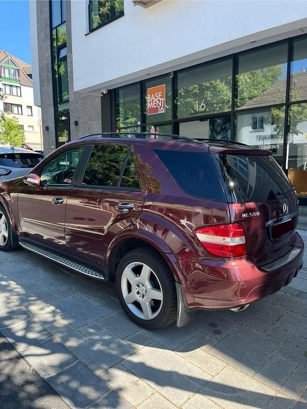 Rot Gebraucht 2010 Mercedes ML55 AMG SUV | 6.999 € - Bild 1/4