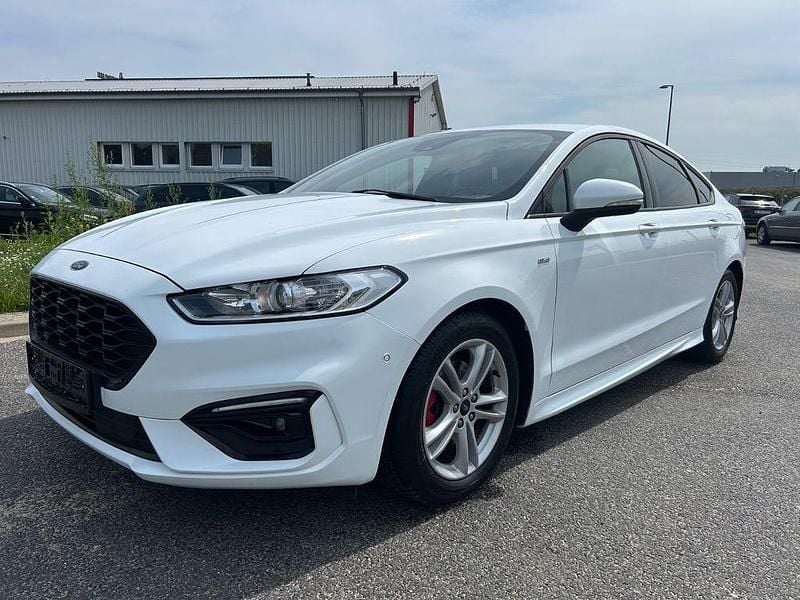 Weiß Gebraucht 2021 Ford Mondeo ST-Line Limousine | 17.950 € (Guter Preis) - Bild 1/4