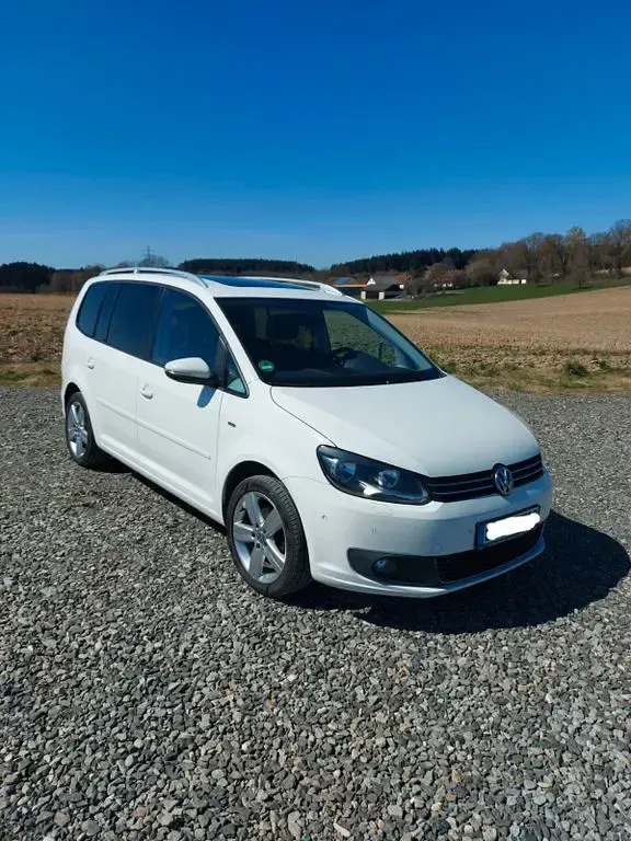 Gebraucht VW Touran Life 105 PS (77 kW) 2013 Weiß Van / Kleinbus