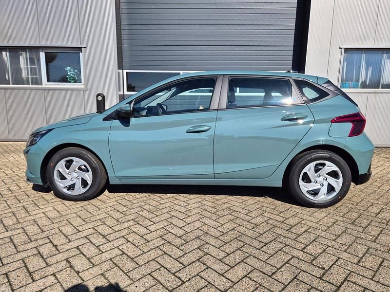 Neu Hyundai i20 90 PS (66 kW) 2026 Mangrove green Kleinwagen