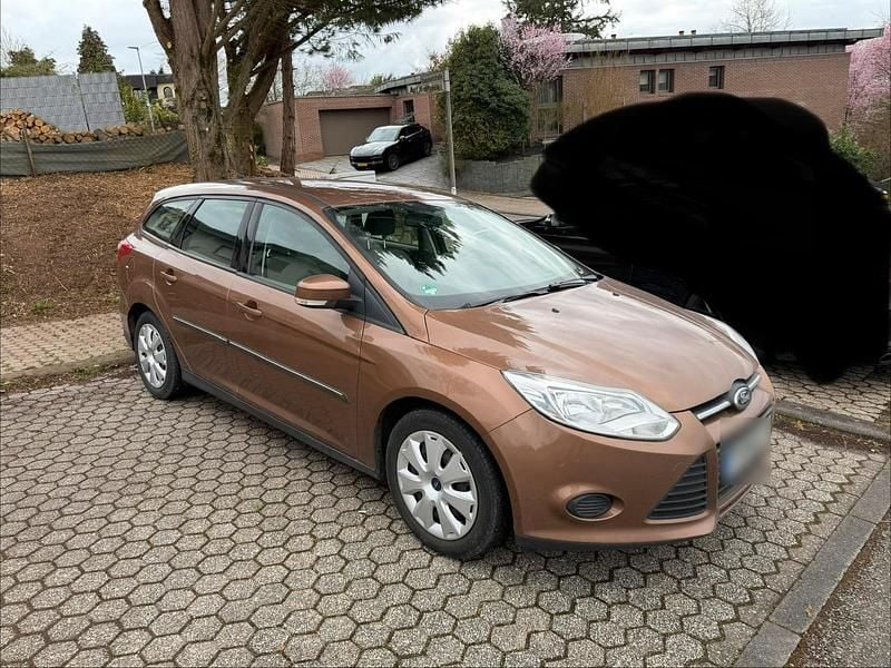 Gebraucht Ford Focus Trend 125 PS (91 kW) 2014 Braun Kombi
