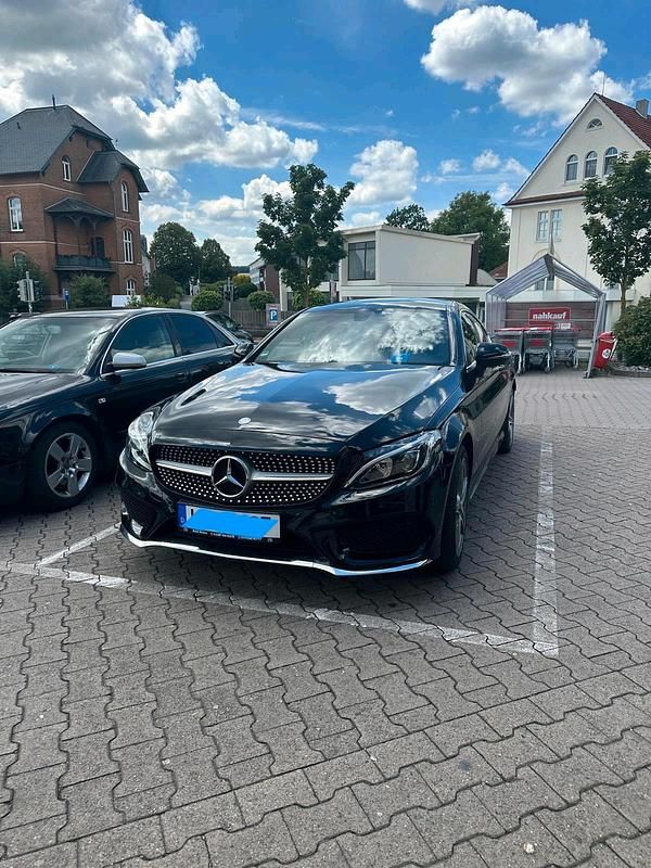 Schwarz Gebraucht 2016 Mercedes C180 AMG line Coupé | 21.500 € (Fairer Preis) - Bild 1/4