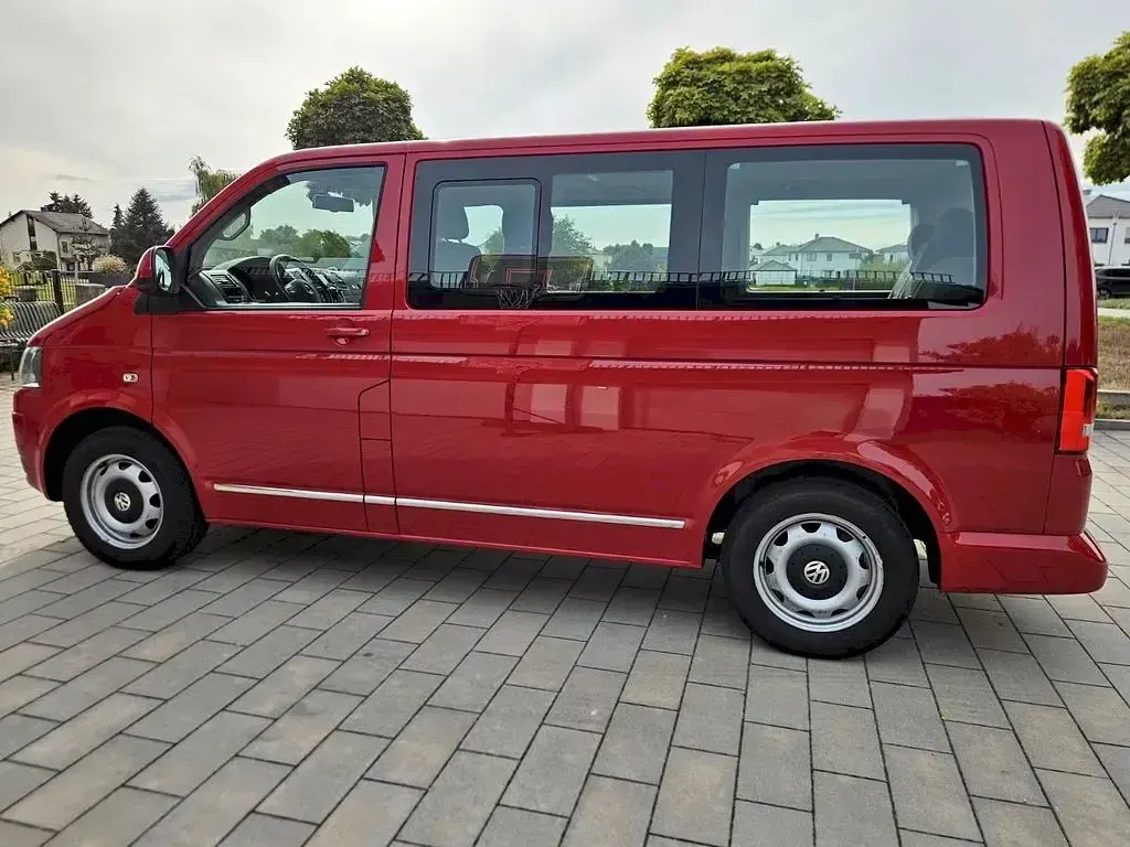 Gebraucht VW Multivan 140 PS (102 kW) 2015 Rot Van / Kleinbus