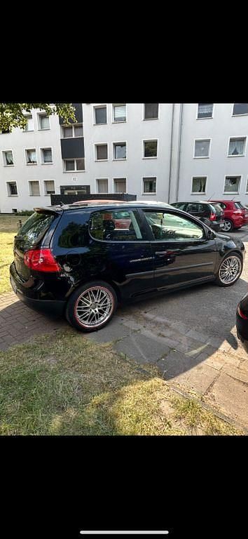 Schwarz Gebraucht 2005 VW Golf Trendline Limousine | 999 € (Superpreis) - Bild 1/4