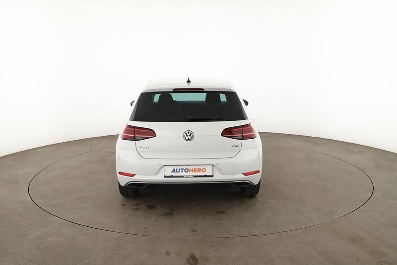 Gebraucht VW Golf VII Sound 2017 Weiß Limousine
