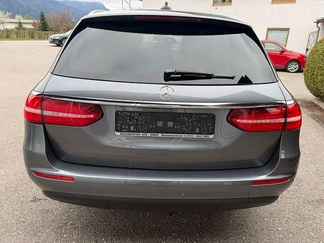 Gebraucht Mercedes E220 194 PS (142 kW) 2018 Grau Kombi