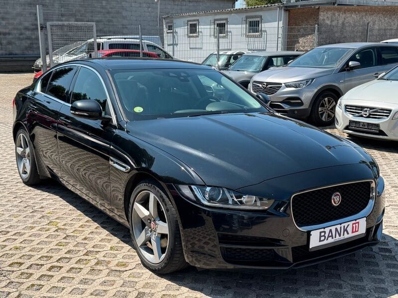Schwarz Gebraucht 2016 Jaguar XE Limousine | 9.900 € (Guter Preis) - Bild 1/4